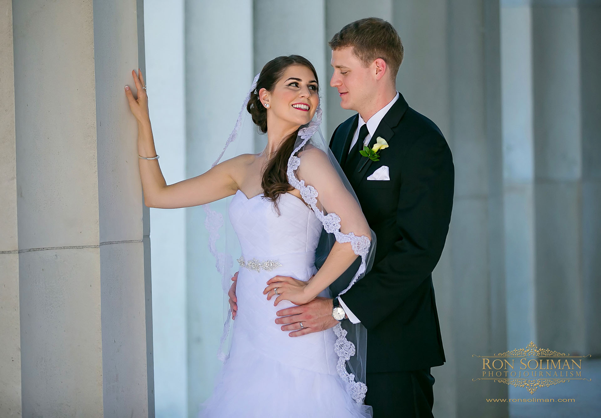 Bride and Groom photo at the Lincoln Memorial in Washington DC