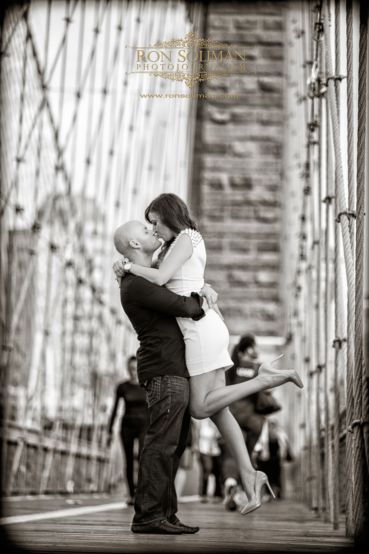 BROOKLYN BRIDGE ENGAGEMENT PHOTOS